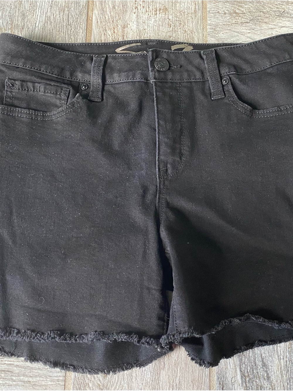 Seven7 weekend jean shorts size 8